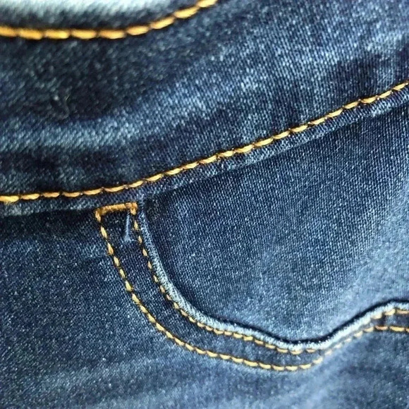 Levis Flex Stretch Pull-on shorty shorts,elastic adjustable waistband,pockets - Picture 7 of 9